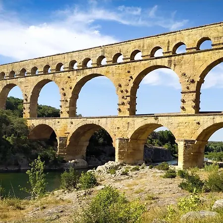 Apartment De La Tour, Proche Nimes ,avignon