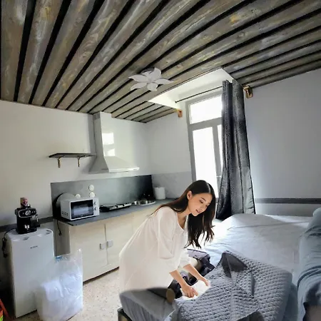 Apartment De La Tour, Au Premier Etage, Proche Nimes ,avignon, Arles