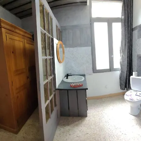 Apartamento De La Tour, Au Premier étage, Proche Nîmes ,avignon, Arles