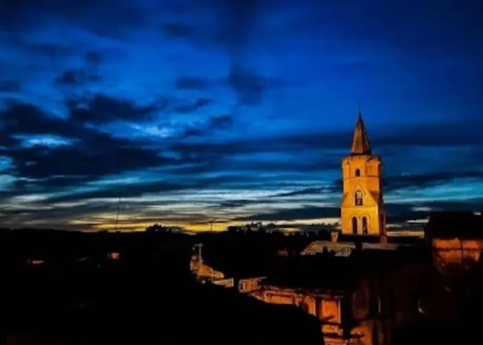 De La Tour, Au Premier Etage, Proche Nimes ,avignon, Arles Apartment Montfrin