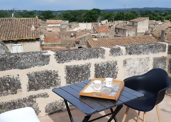 De La Tour, Au Premier Etage, Proche Nimes ,avignon, Arles *
